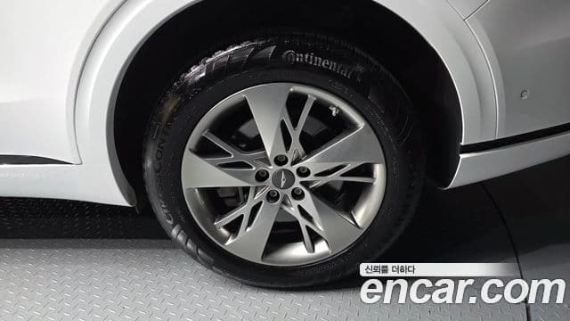 2021 Genesis GV70 — миниатюра 7