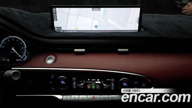 2021 Genesis GV70 — миниатюра 9