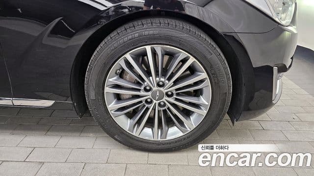 2016 Genesis EQ900