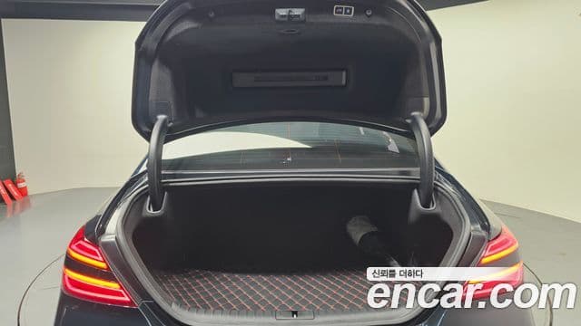 2022 Genesis The New G70 — миниатюра 7