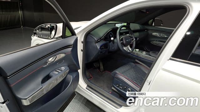 2021 Genesis GV70 — миниатюра 7