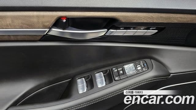 2019 Genesis G90 — миниатюра 10