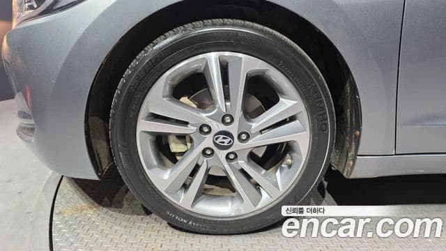 2017 Hyundai (Хёндэ) Avante AD — миниатюра 2