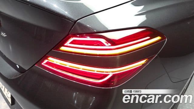 2021 Genesis The New G70 — миниатюра 8