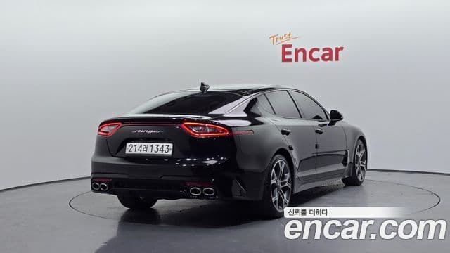 2017 Kia (Киа) 스팅어 — миниатюра 9