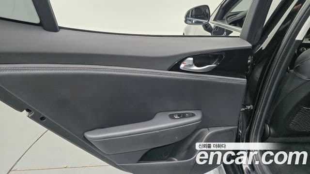 2017 Kia (Киа) 스팅어 — миниатюра 5