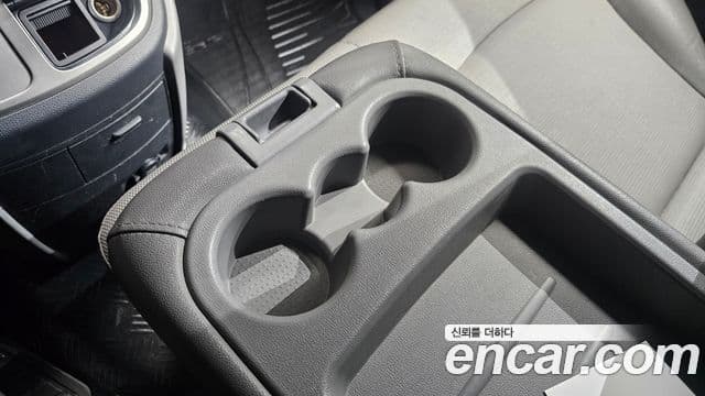 2011 Hyundai (Хёндэ) Grand Starex — миниатюра 2