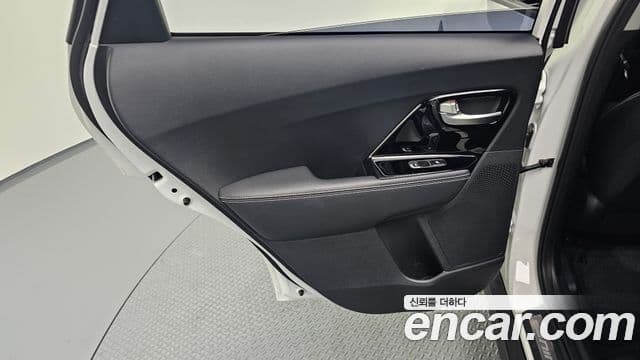 2021 Kia (Киа) Niro EV — миниатюра 6