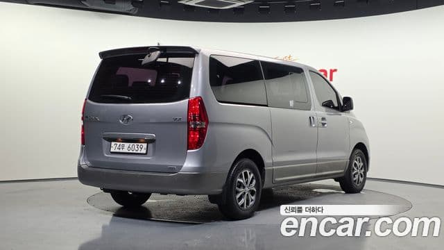 2016 Hyundai (Хёндэ) Grand Starex — миниатюра 3
