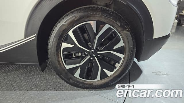 2023 Kia (Киа) EV6 — миниатюра 3