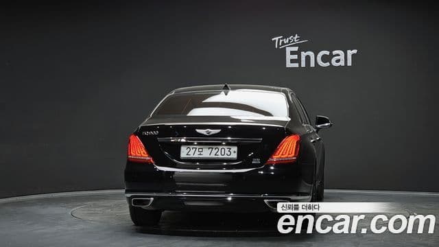 2017 Genesis EQ900