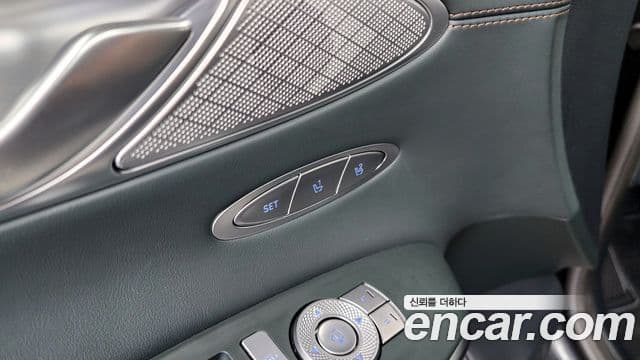 2021 Genesis GV70 — миниатюра 3