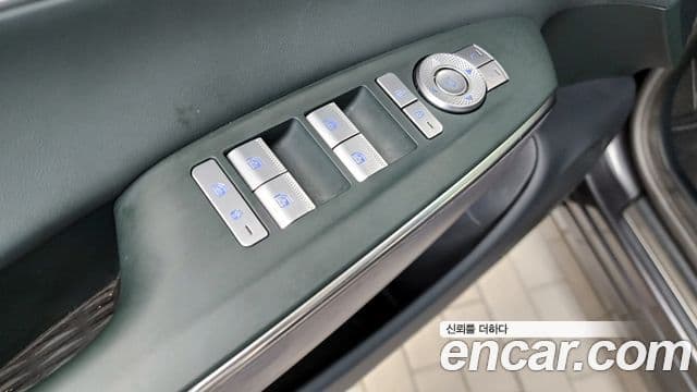 2021 Genesis GV70 — миниатюра 10