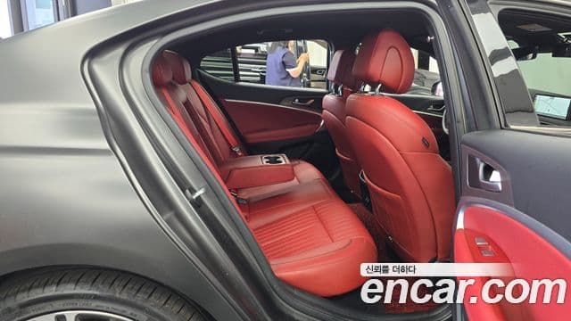 2023 Genesis The New G70 — миниатюра 6