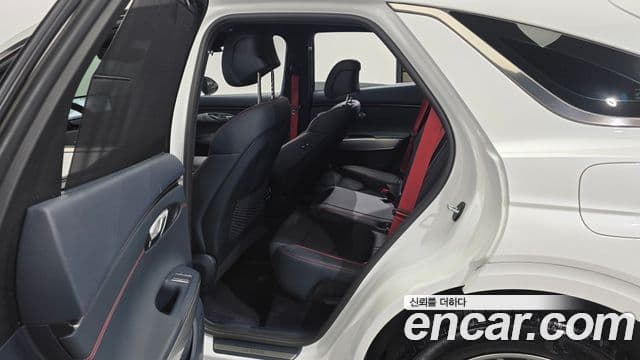 2021 Genesis GV70 — миниатюра 9