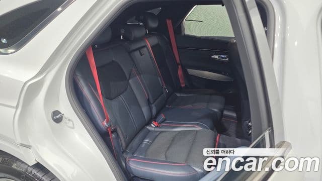 2021 Genesis GV70 — миниатюра 6