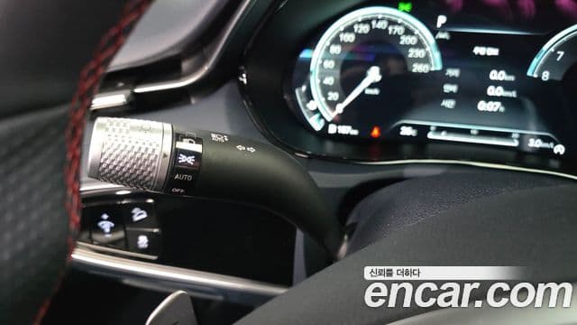 2021 Genesis GV70 — миниатюра 7