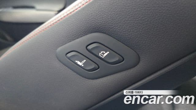 2021 Genesis GV70 — миниатюра 4