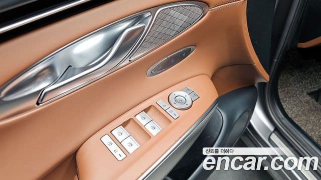 2021 Genesis GV70 — миниатюра 8