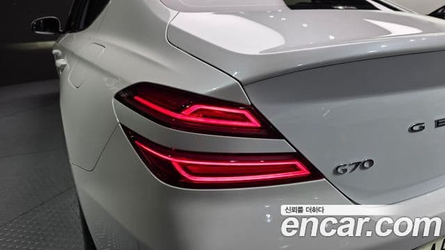 2021 Genesis The New G70 — миниатюра 7