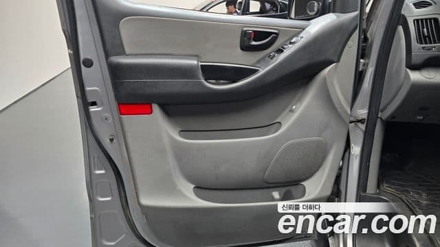 2013 Hyundai (Хёндэ) Grand Starex — миниатюра 5