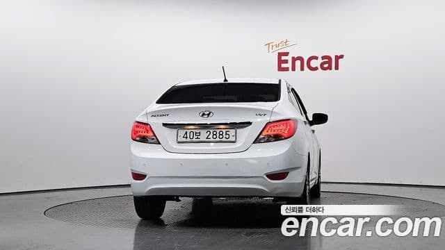 2015 Hyundai (Хёндэ) 엑센트(신형) — миниатюра 10