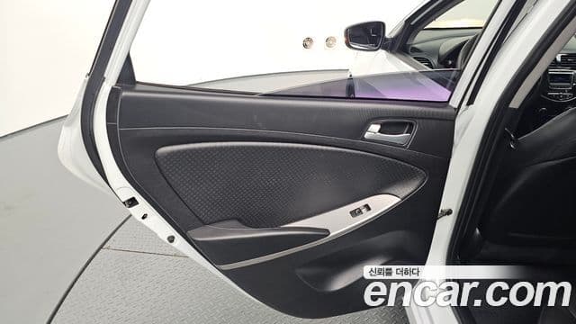 2015 Hyundai (Хёндэ) 엑센트(신형) — миниатюра 7