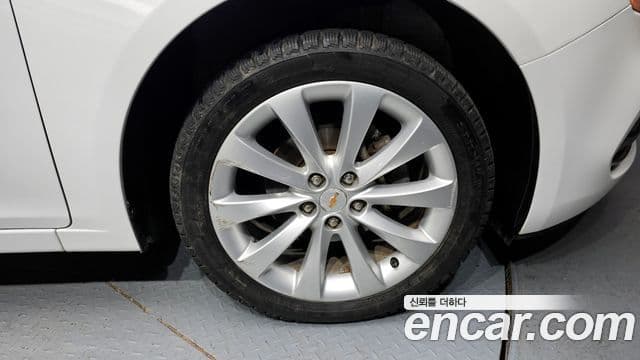 2015 Chevrolet 어메이징 뉴 크루즈 — миниатюра 3