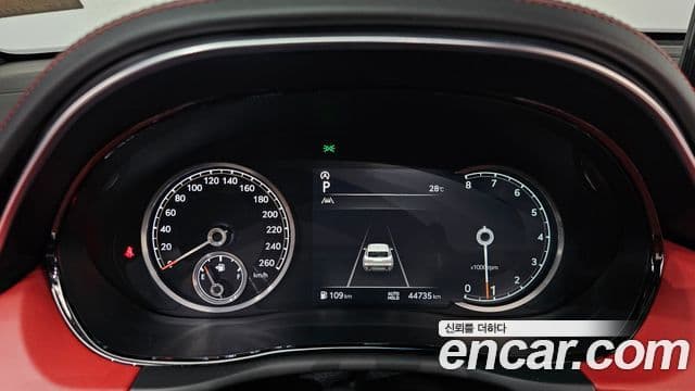 2021 Genesis GV70 — миниатюра 8
