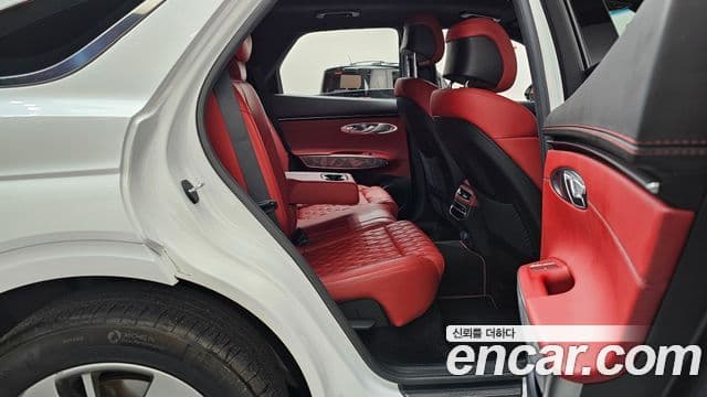 2021 Genesis GV70 — миниатюра 7