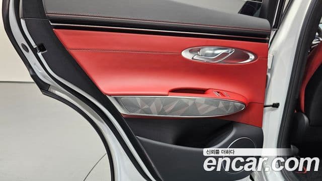 2021 Genesis GV70 — миниатюра 5