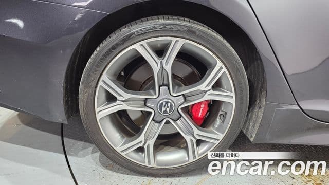2017 Kia (Киа) 스팅어 — миниатюра 10