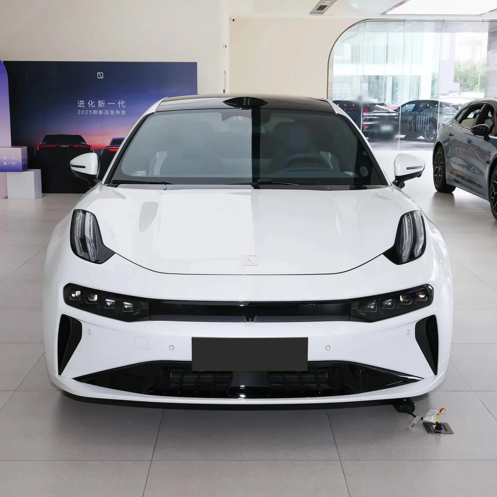 Geely (Джили) Zeekr 001